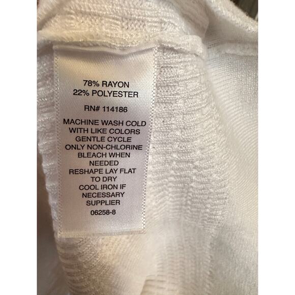 Liz Claiborne White M Waffle Knit Short Sleeved Sweater Preppy Basic Minimalist - Picture 3 of 7